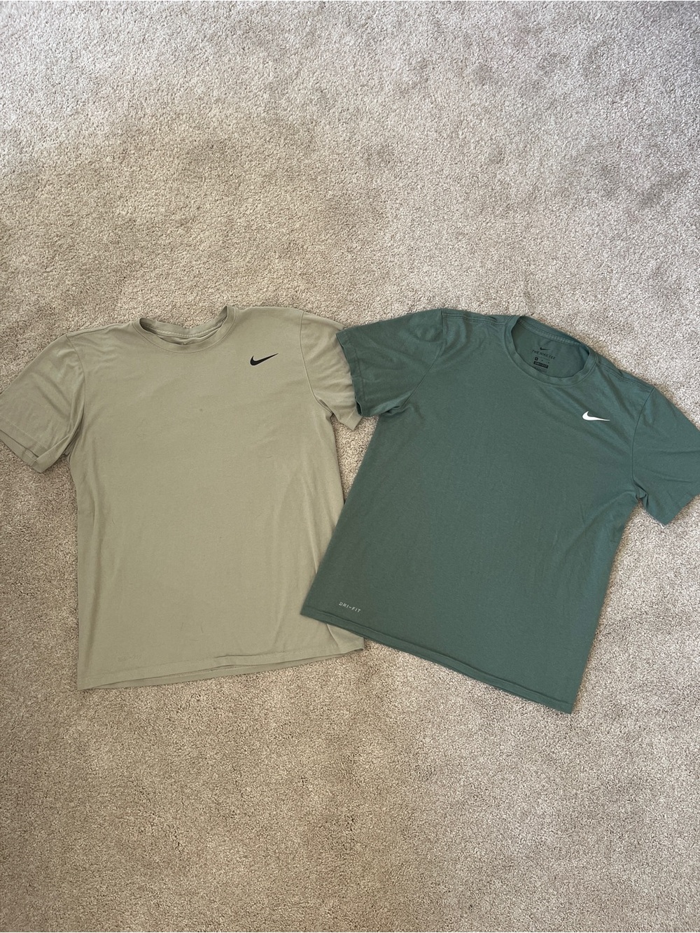 Nike Men's Dri-FIT Crew Neck T-Shirt - Beige & Green Bundle